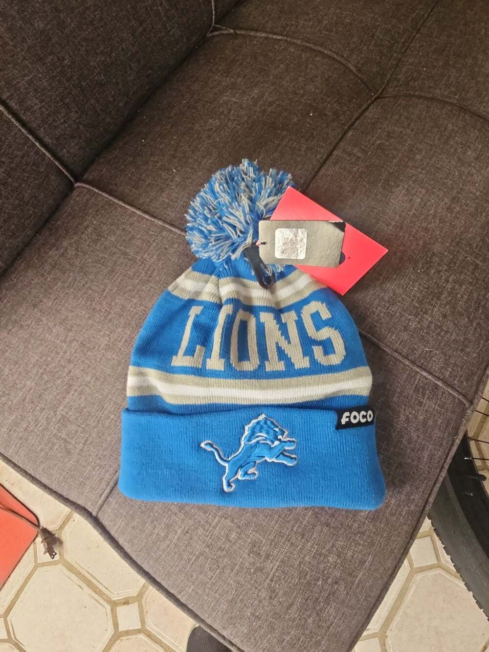 FOCO Detroit Lions NFL Team Logo Stripe Cuffed Pom Beanie Hat
